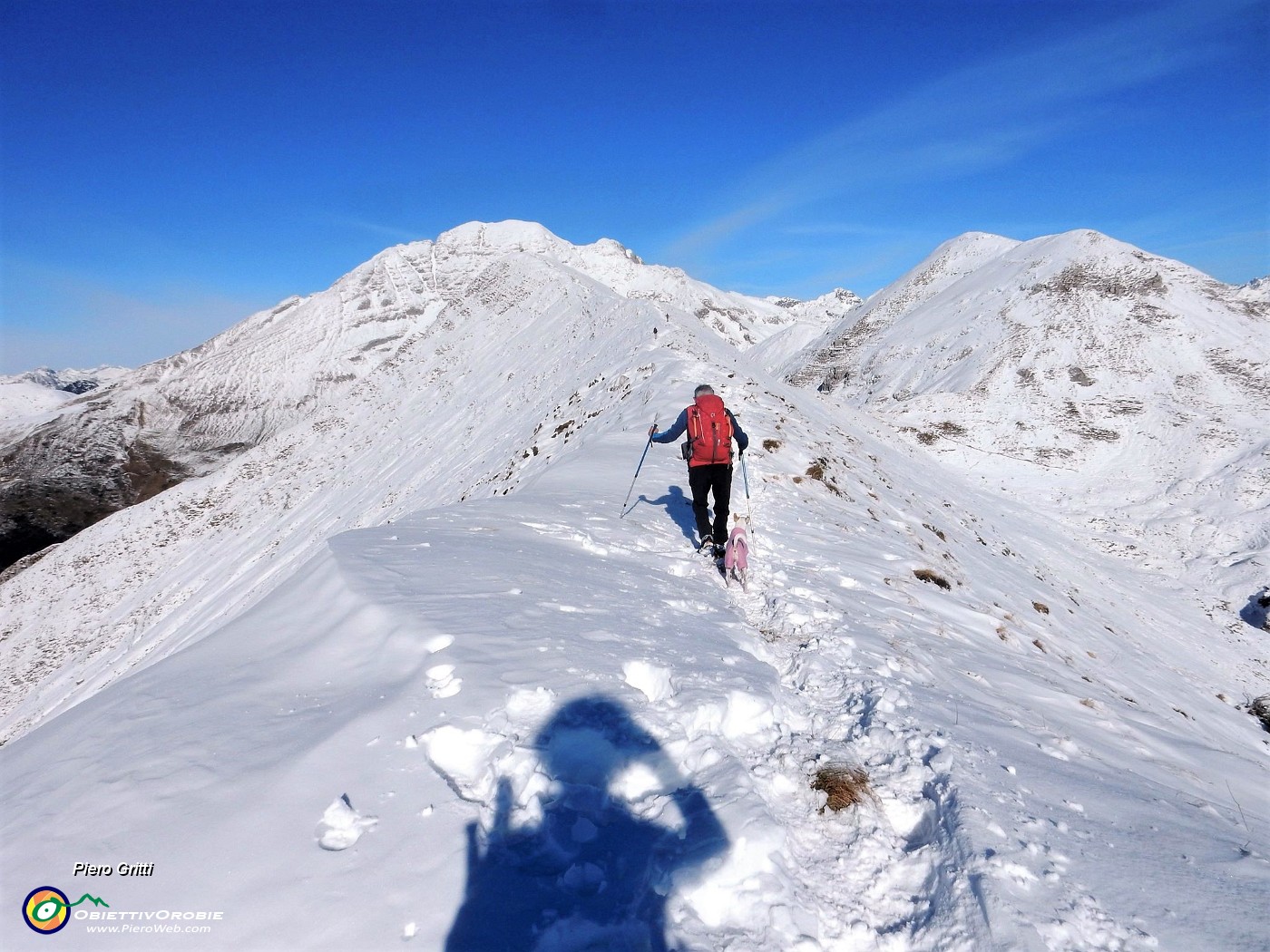 34 ...sulla cresta innevata per Cima Grem.jpg